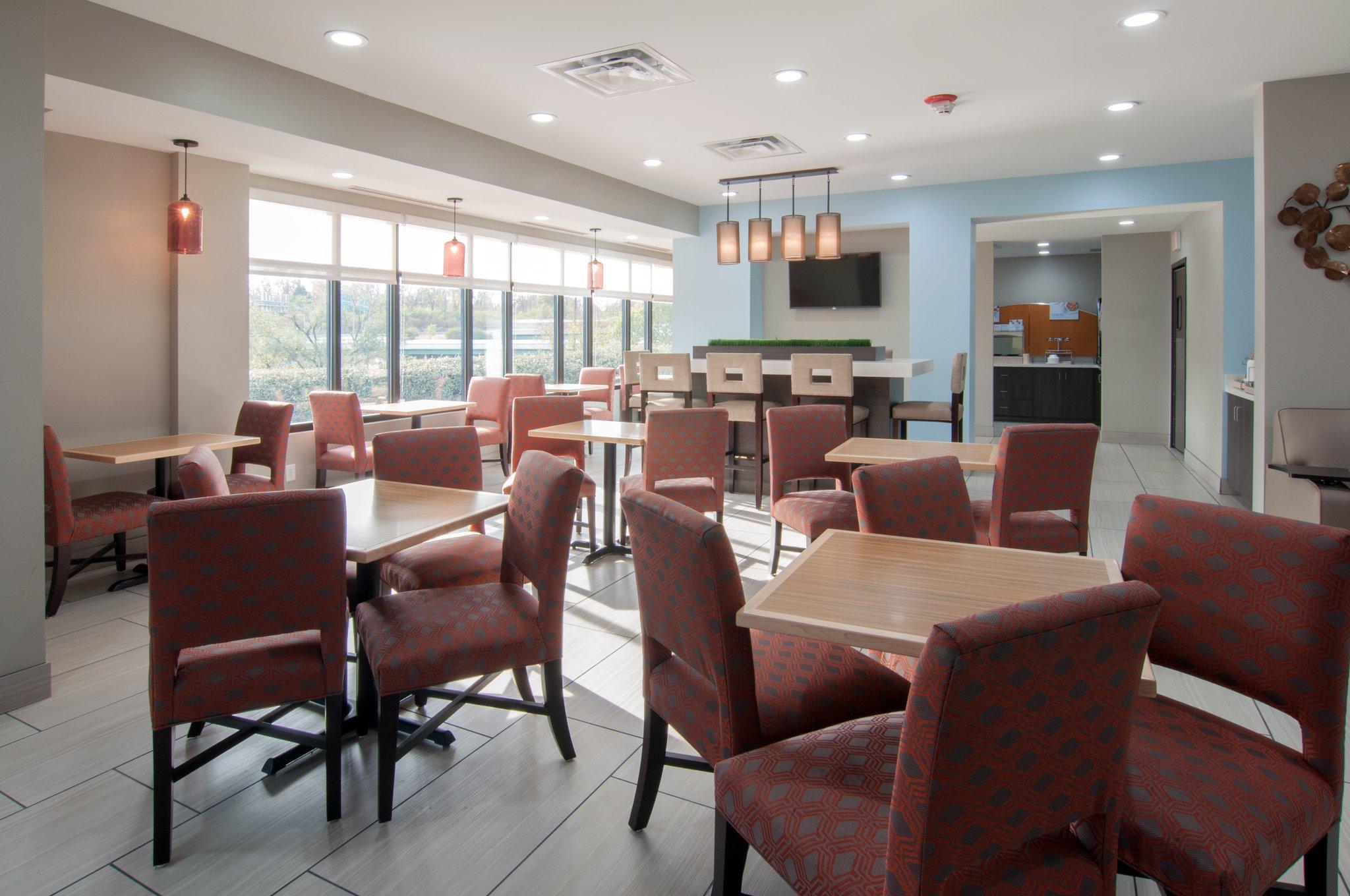 Holiday Inn Express & Suites Nashville-I-40 & I-24 Экстерьер фото