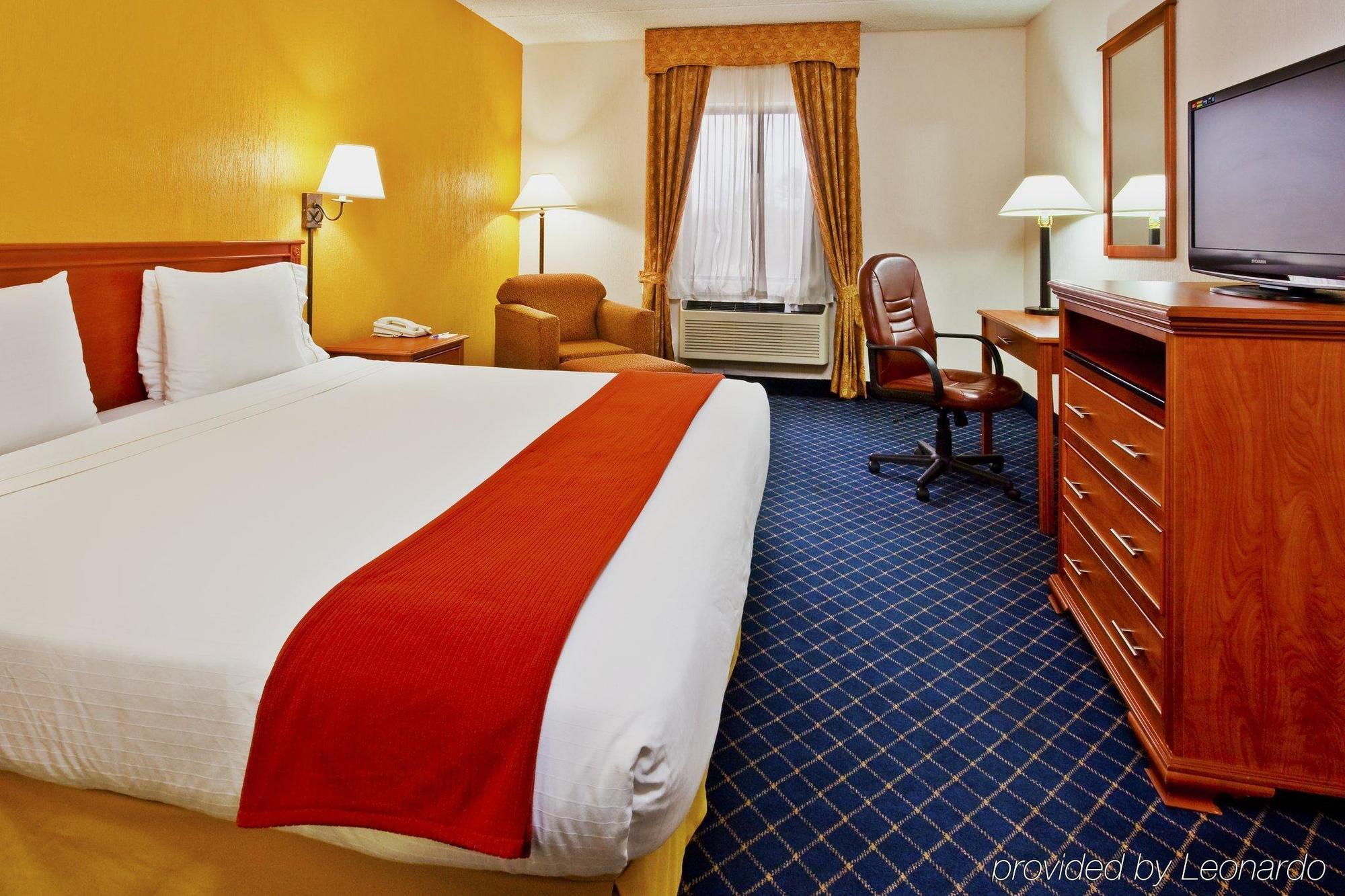 Holiday Inn Express & Suites Nashville-I-40 & I-24 Экстерьер фото