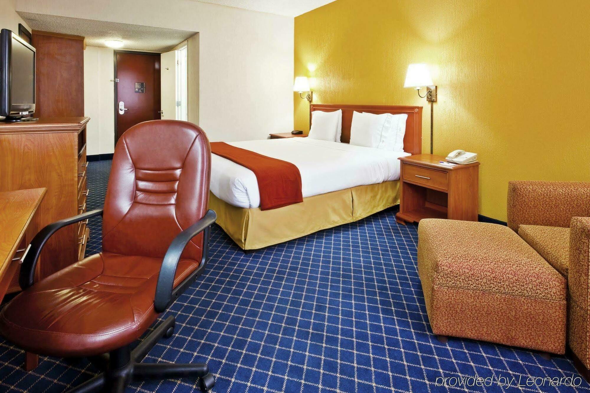 Holiday Inn Express & Suites Nashville-I-40 & I-24 Экстерьер фото